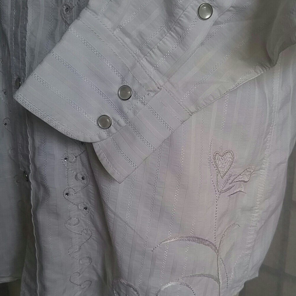 Shirt - Picture 4 of 8